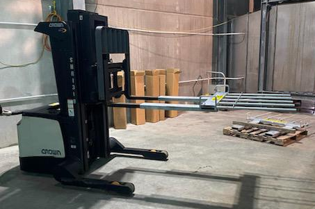 Desalination membrane lifting equipment